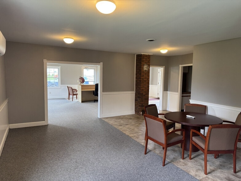 More Photos Of 14 Emily Rd, Broad Brook Industrial For Sale