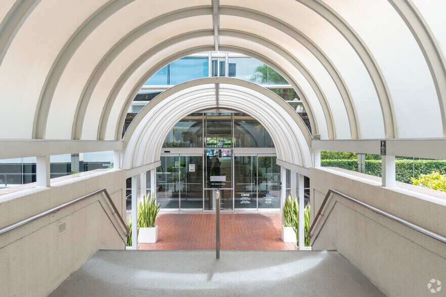 More Photos Of 777 Brickell Ave, Miami Coworking Space