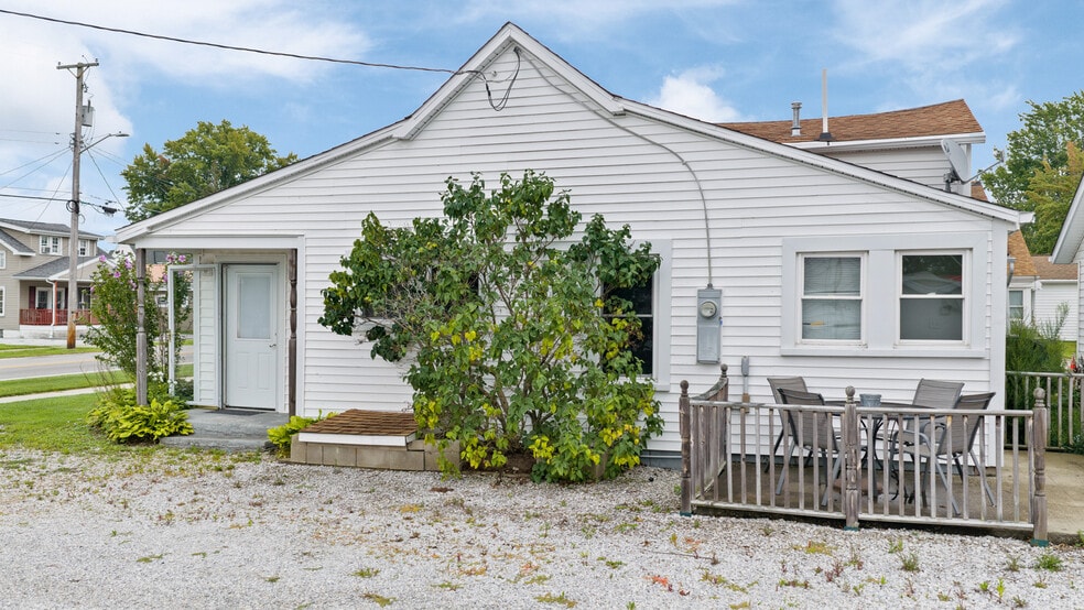 More Photos Of 5196 Lake Rd E, Geneva Hotel For Sale