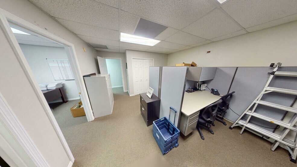 More Photos Of 32644 Blossom ln, Leesburg Office For Sale