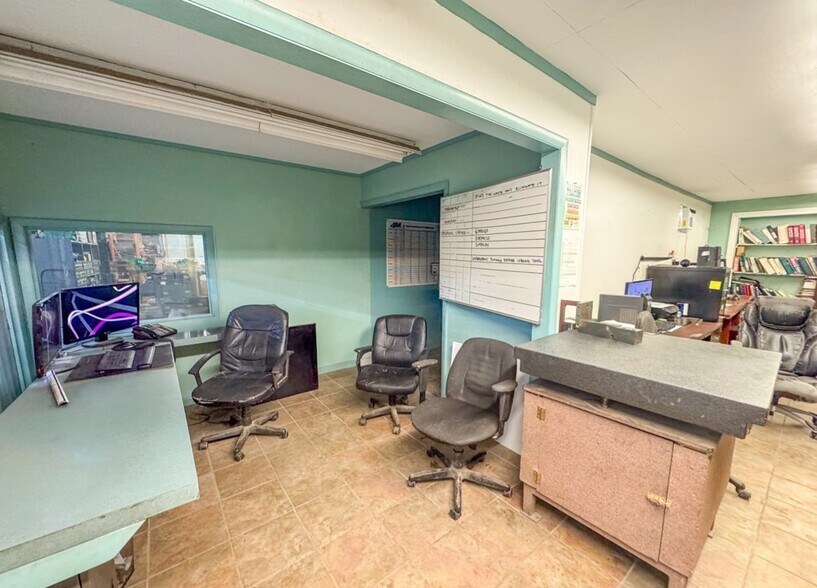 More Photos Of 4000 Technology Park Blvd, Auburn Warehouse For Lease