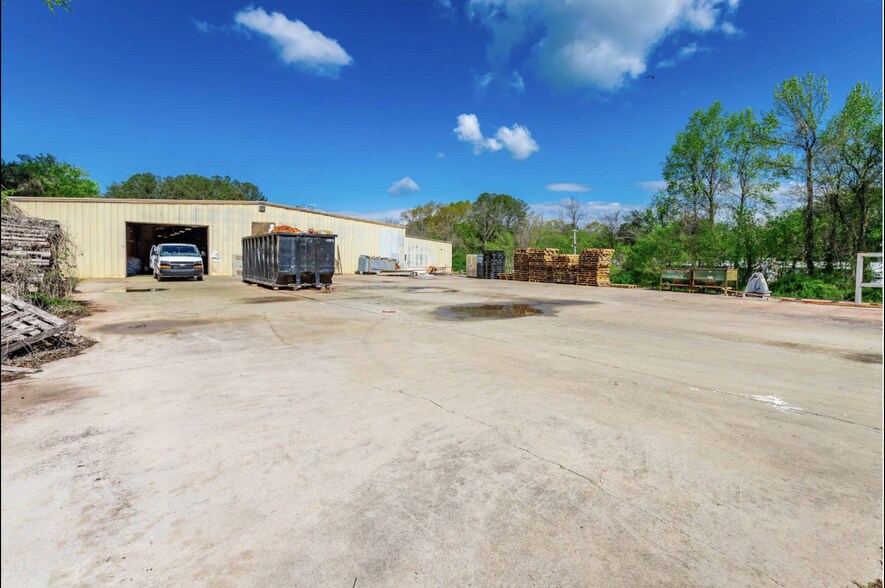 More Photos Of 1129 S Chattanooga St, LaFayette Warehouse For Sale