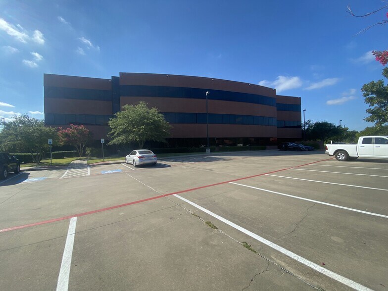 More Photos Of 1575 Heritage Dr, McKinney Office For Lease