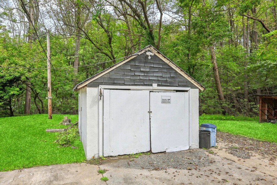 More Photos Of 9955 Belair Rd, Kingsville Flex For Sale