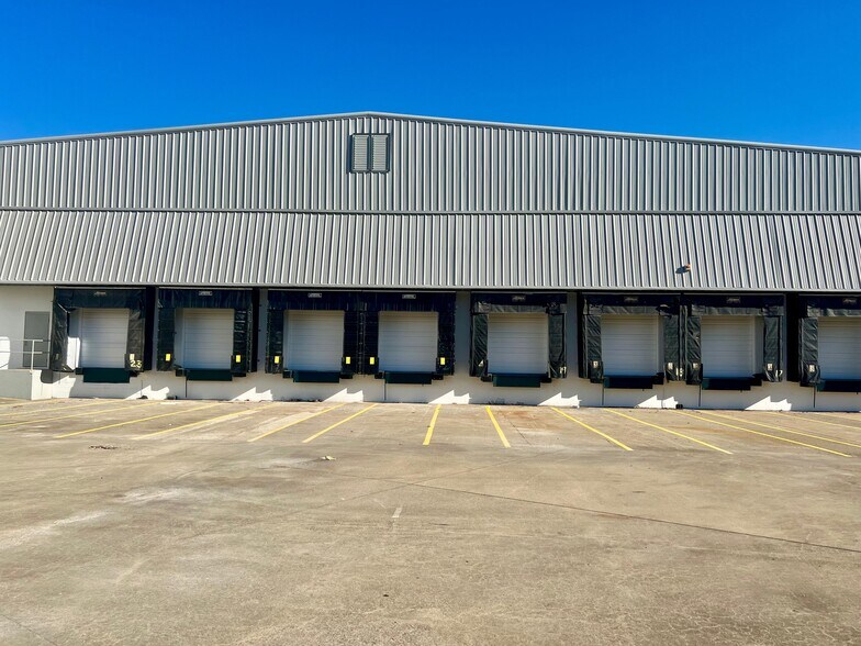 More Photos Of 485 Craighead St, Nashville Distribution For Lease