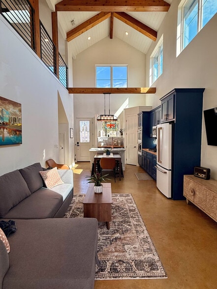 More Photos Of 11605 Fitzhugh Rd, Austin Office Residential For Sale