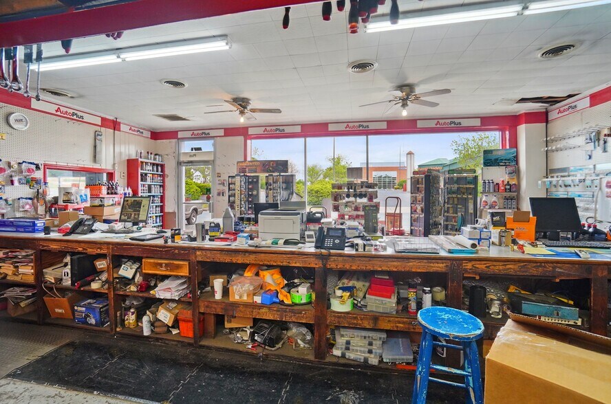 More Photos Of 315 W Morgan St, Monroe Auto Repair For Sale