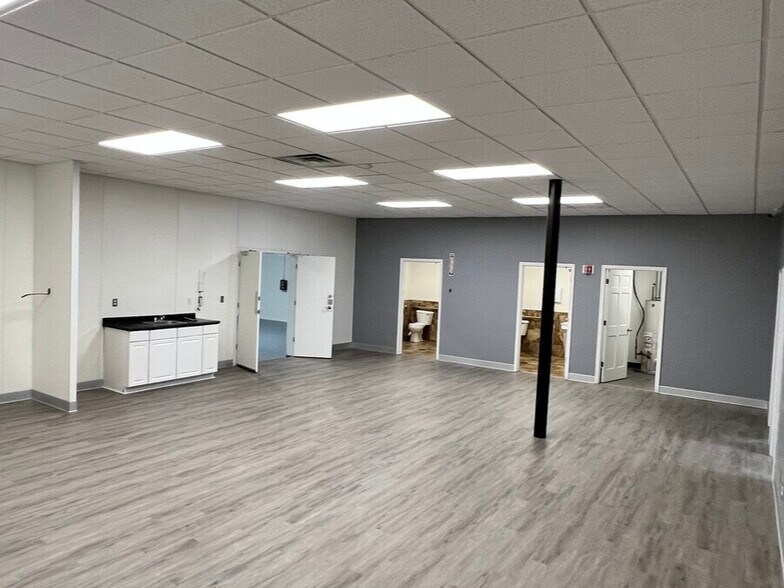 More Photos Of 835 N Capitol Ave, Indianapolis Light Distribution For Lease