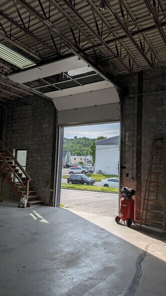 More Photos Of 57 Plainfield Ave, Bedford Hills Warehouse For Lease