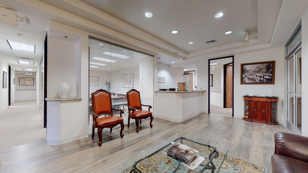 More Photos Of 10537 Santa Monica Blvd, Los Angeles Medical For Sale