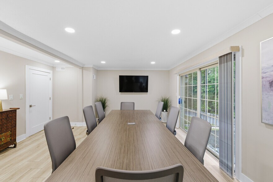 More Photos Of 4651 Roswell Rd NE, Atlanta Medical For Lease