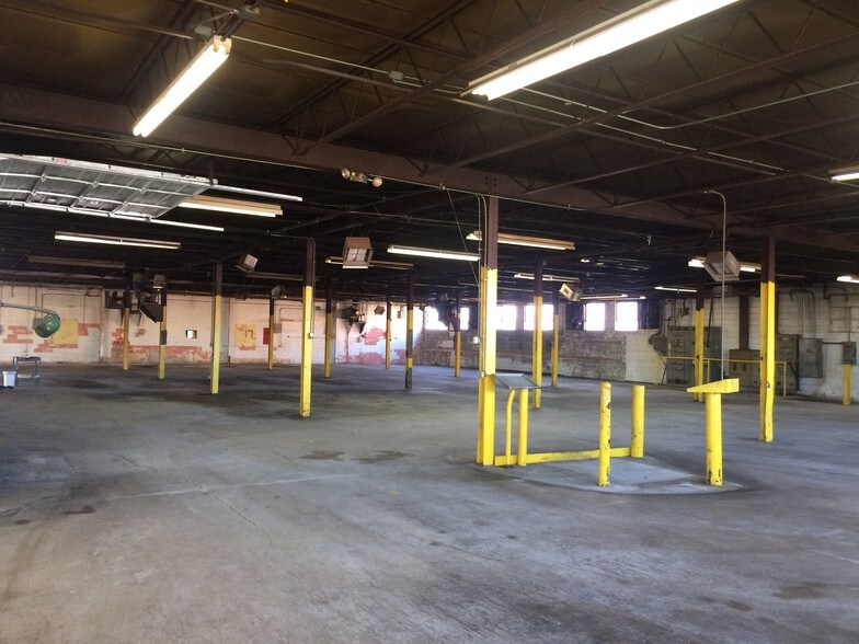 More Photos Of 12 W Interstate Rd, Addison Warehouse For Sale
