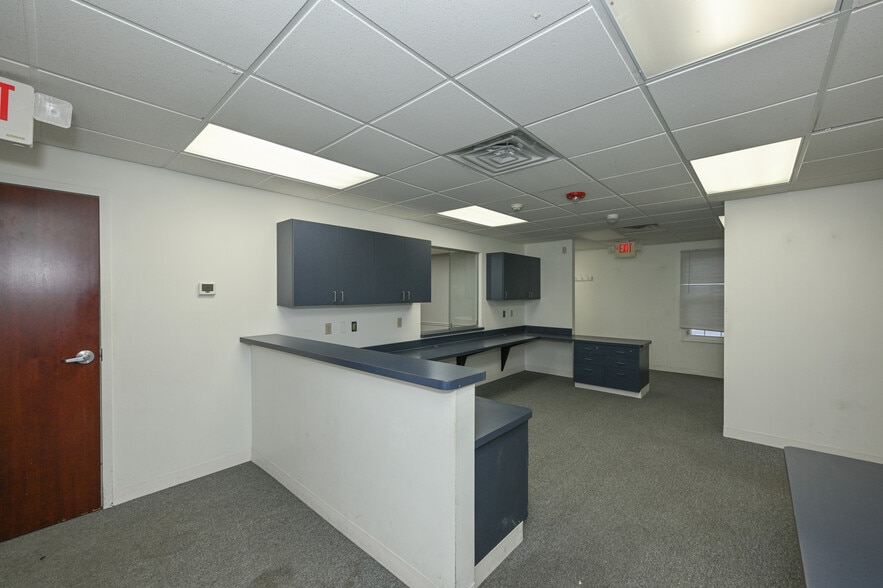 More Photos Of 6555 Wilson Mills Rd, Mayfield Village Unknown For Lease