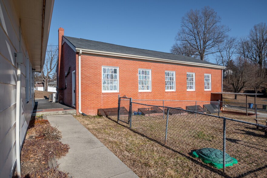 More Photos Of 402 Worth St, Mount Airy Religious Facility For Sale