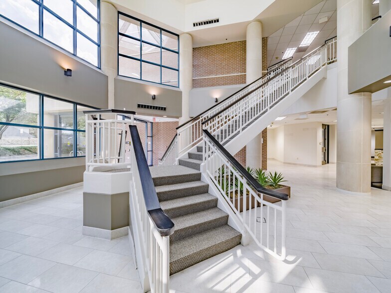 More Photos Of 4701 Old Shepard Pl, Plano Medical For Lease