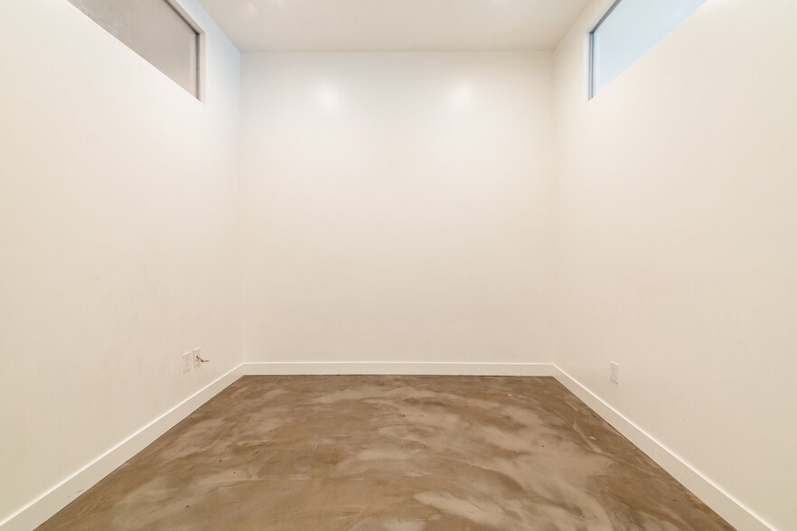 More Photos Of 5655 E Beverly Blvd, Los Angeles General Retail For Lease
