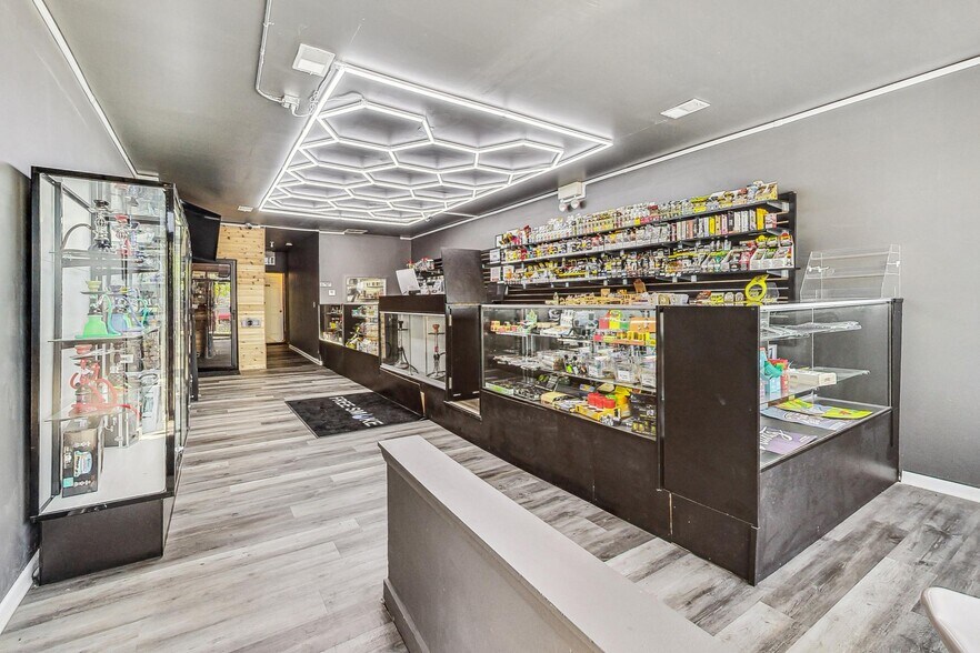 More Photos Of 5140-5144 W Madison St, Chicago Storefront Retail Office For Lease