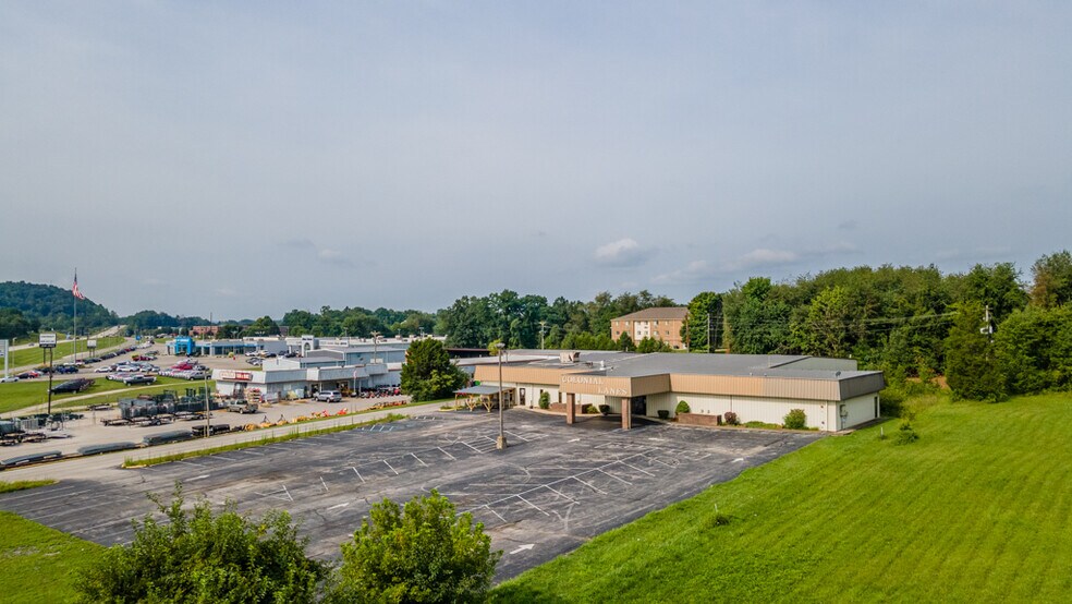 More Photos Of 1849 Gardner Ln NW, Corydon Sports And Entertainment For Sale