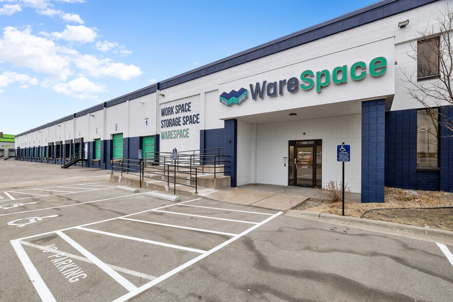 More Photos Of 700 E Plano Pky, Plano Warehouse For Lease