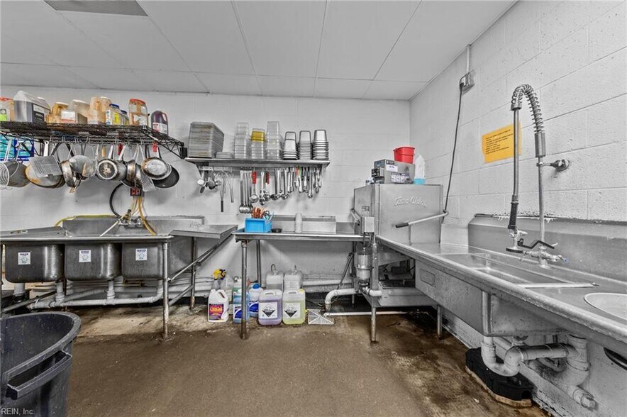 More Photos Of 130 Commerce St, Suffolk Restaurant For Sale