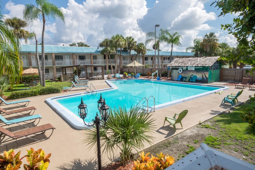 Primary Photo Of 21252 US Highway 19 N, Clearwater Hotel For Sale
