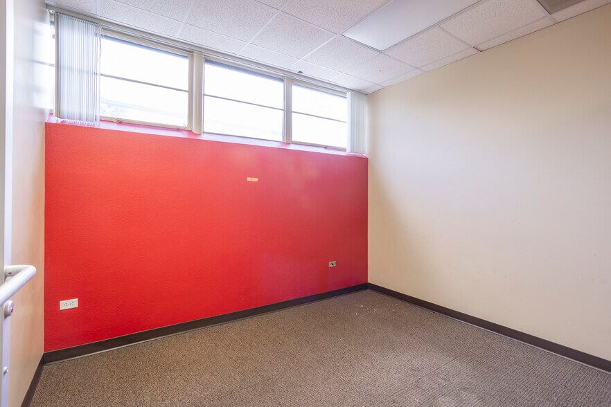 More Photos Of 900 Summit Ave, Fort Worth Office For Lease