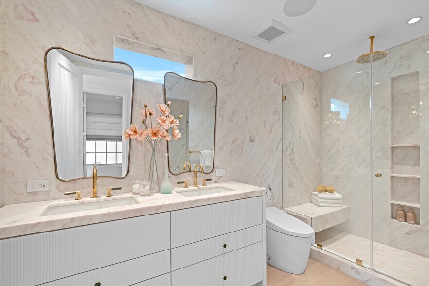 More Photos Of 255 Royal Poinciana Way, Palm Beach Storefront Retail Residential For Sale