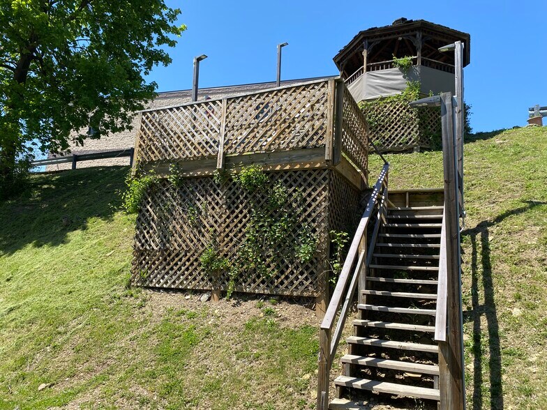 More Photos Of 1400 Lebanon Church Rd, Pittsburgh Unknown For Lease