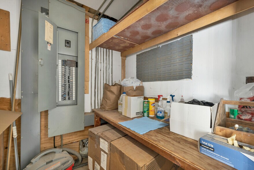 More Photos Of 55 Maynesboro St, Berlin Industrial For Sale