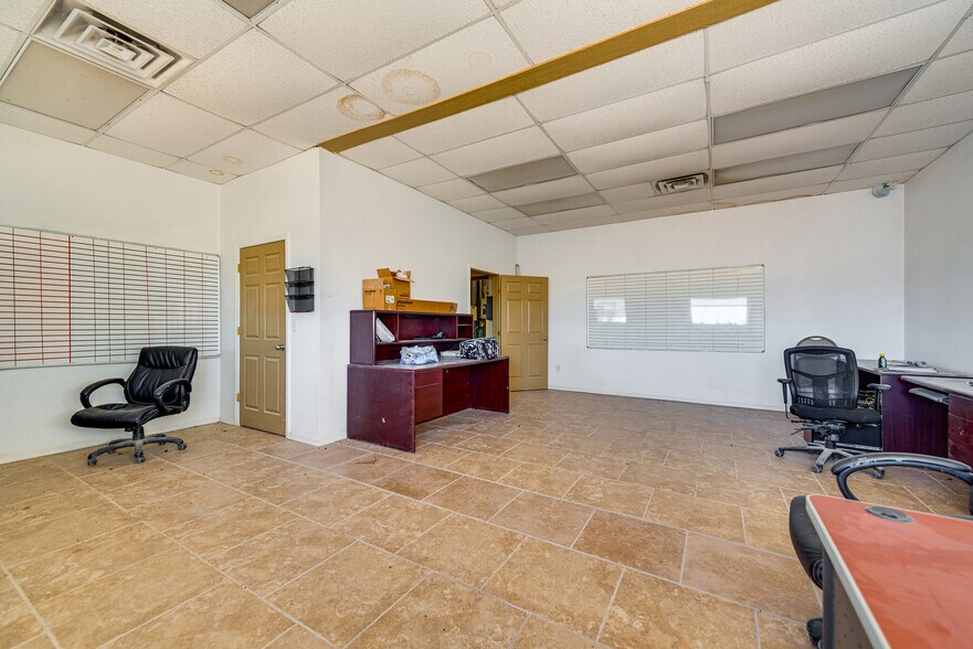 More Photos Of 14625 N Hollyhock Ave, Gardendale Warehouse For Sale