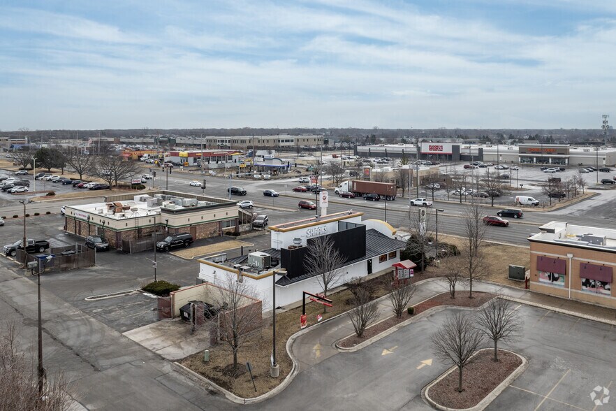 More Photos Of 7120 W 159th Street & Harlem Ave, Orland Park Fast Food For Lease