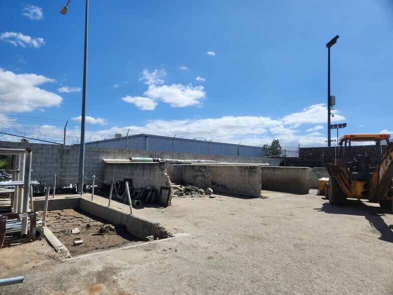 More Photos Of 1370 Pioneer Way, El Cajon Warehouse For Lease