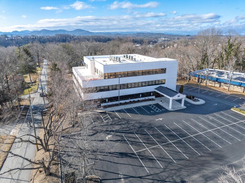 More Photos Of 41 Oakland Rd, Asheville Medical For Sale