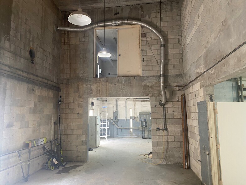 More Photos Of 4406 Arnold Ave, Naples Warehouse For Sale