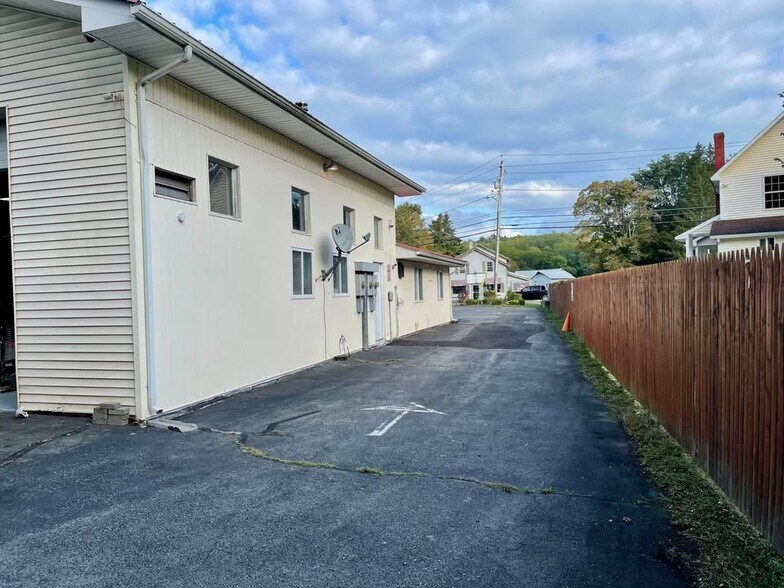 More Photos Of 7174 Route 209, Wawarsing Flex For Sale