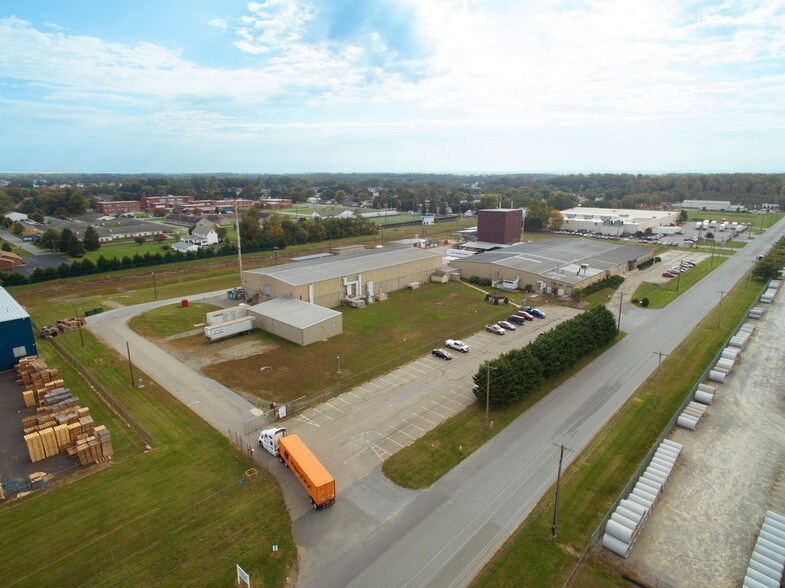 More Photos Of 701-703 Industrial Dr, Middletown Manufacturing For Lease