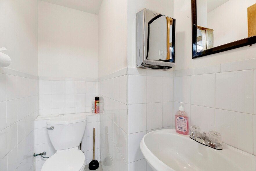 More Photos Of 3099 Coney Island Ave, Brooklyn Medical For Sale
