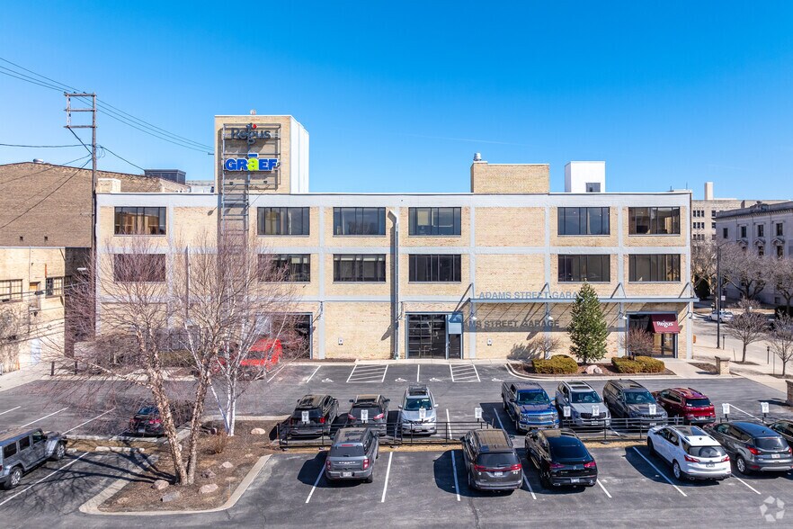 More Photos Of 118 S Adams St, Green Bay Coworking Space