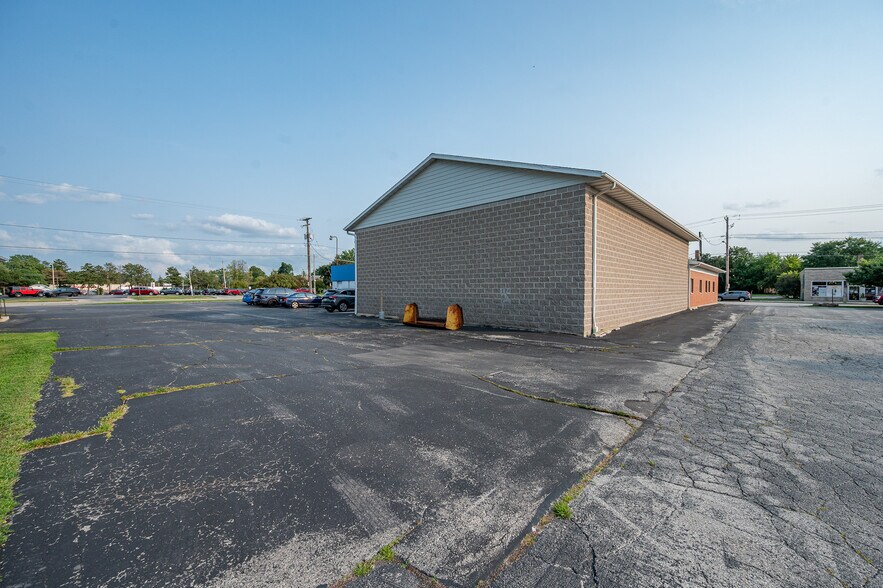 More Photos Of 1279 E Mason St, Green Bay Storefront For Sale