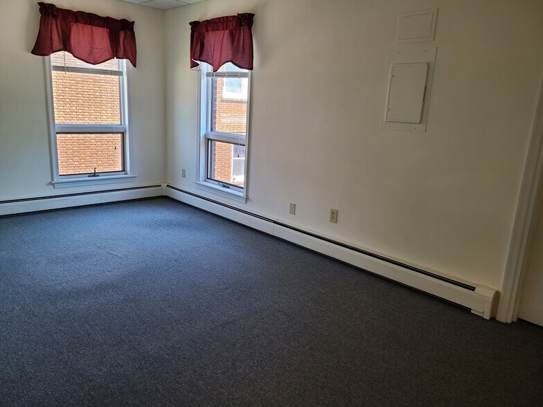 More Photos Of 349 York Rd, Willow Grove Medical For Lease