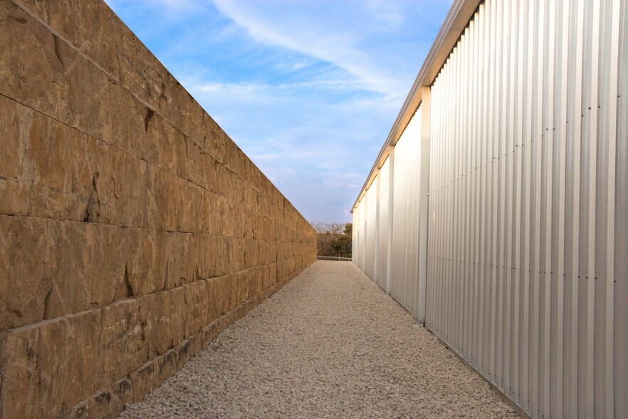 More Photos Of 1220 Satterwhite Rd, Buda Unknown For Lease