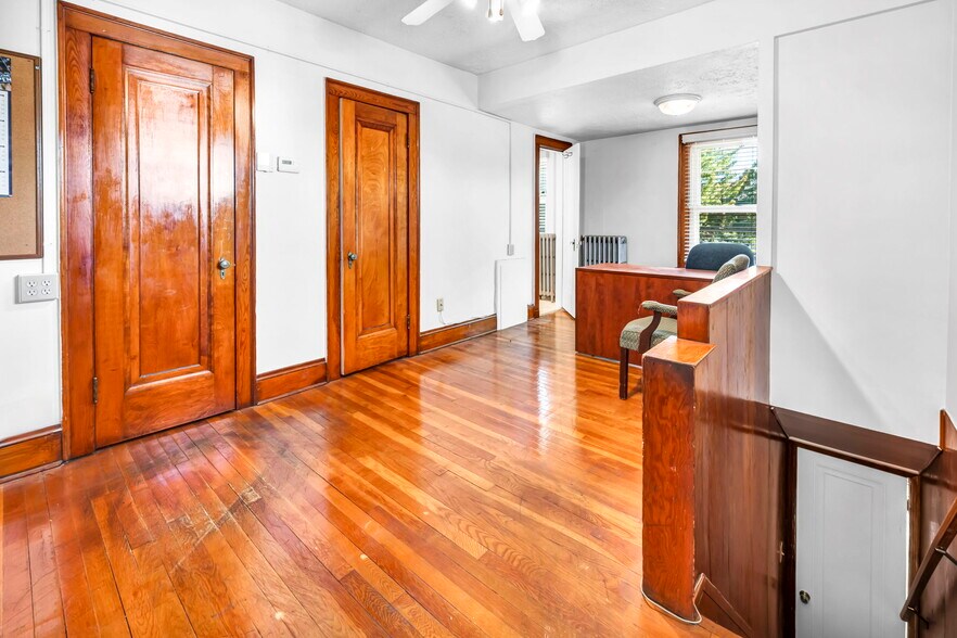 More Photos Of 881 E 222nd St, Euclid Office Residential For Sale