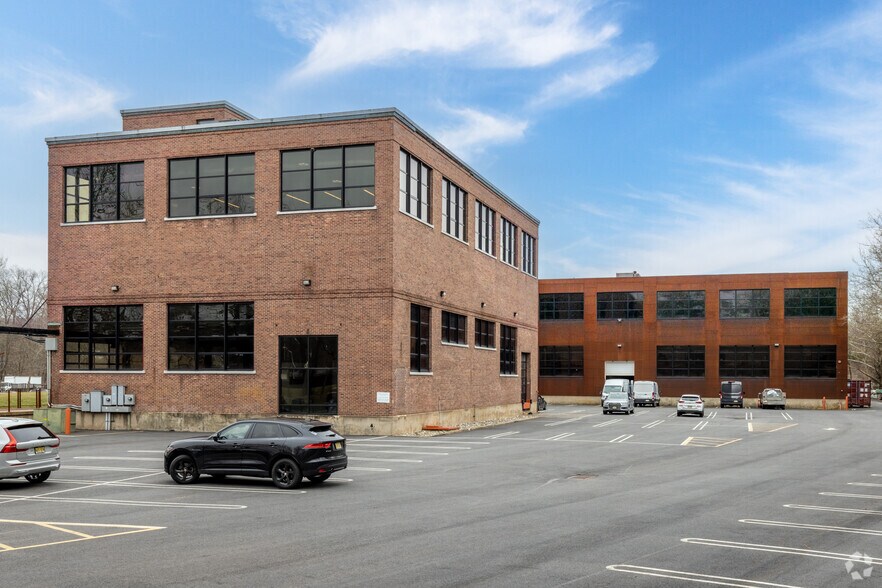 More Photos Of 4 E Frederick Pl, Cedar Knolls Office For Lease