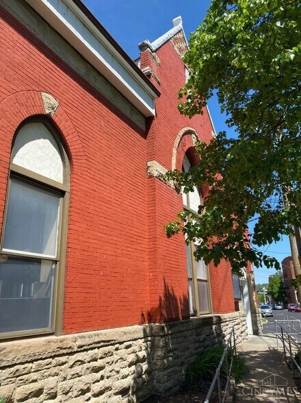 More Photos Of 503 Clark St, Cincinnati Specialty For Sale