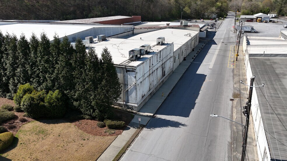 More Photos Of 326 S Marble St, Rockmart Distribution For Sale