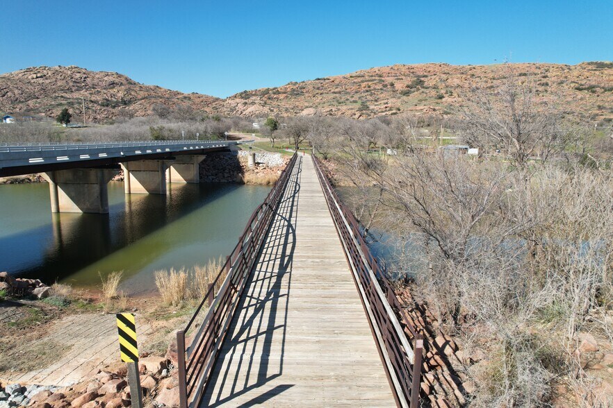 More Photos Of 42851 E County Road 1470, Lone Wolf Land For Sale
