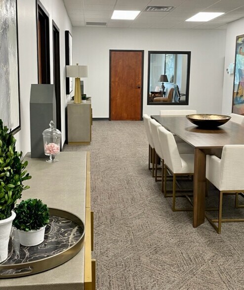 More Photos Of 55 Music Square E, Nashville Office For Lease