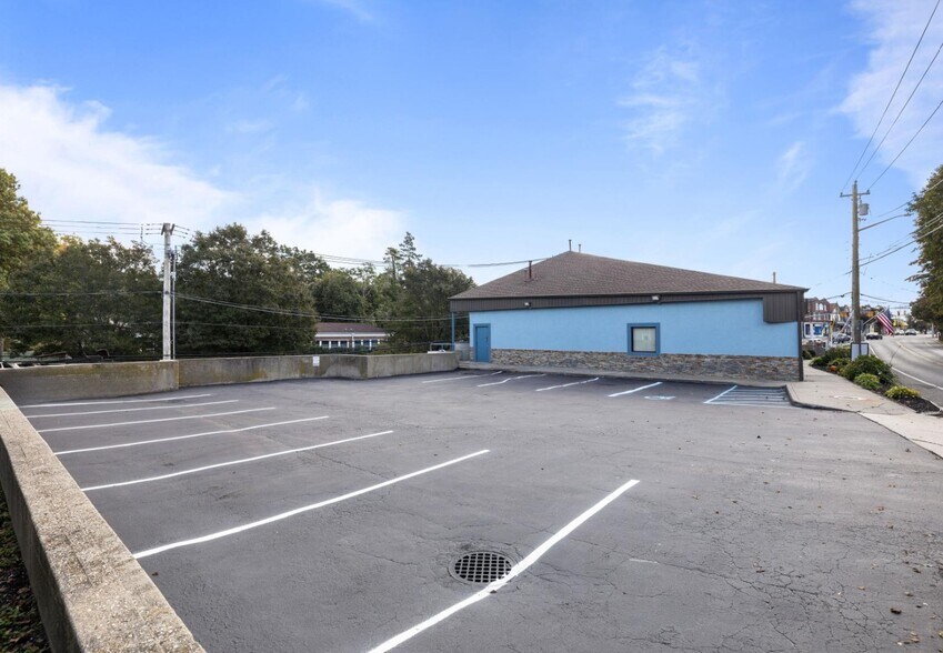 More Photos Of 120-124 Laurel Rd, East Northport Freestanding For Sale