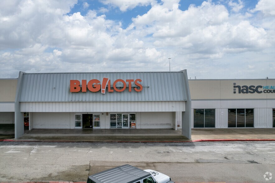 More Photos Of 1015-1211 W NASA Rd 1, Webster Unknown For Lease