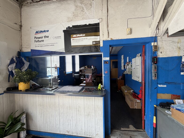 More Photos Of 106 W Broad St, Pawcatuck Auto Dealership For Sale